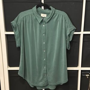 VGUC LOFT Button Down Short Sleeve Top